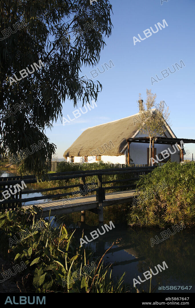 Delta del Ebre / Ebro; barraca habilitada como Casa de Turismo Rural cerca del pueblo de Deltebre.