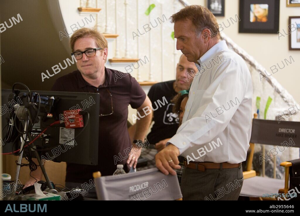 KEVIN COSTNER and MIKE BINDER in BLACK OR WHITE, 2014, directed by MIKE BINDER. Copyright BLACKWHITE/SUNLIGHT PRODUCTIONS/TREEHOUSE FILMS/VENTURE FORT.
