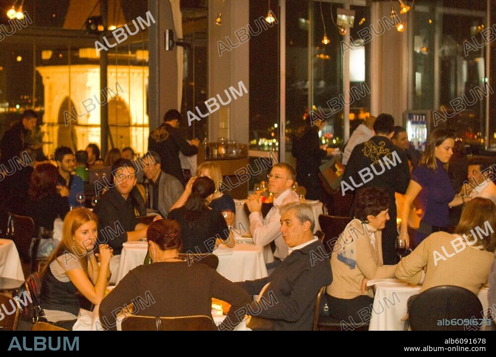 Türkei, Istanbul, Restaurant-Pub 360 in der Istiklal Caddesi, Stadtteil Beyoglu.