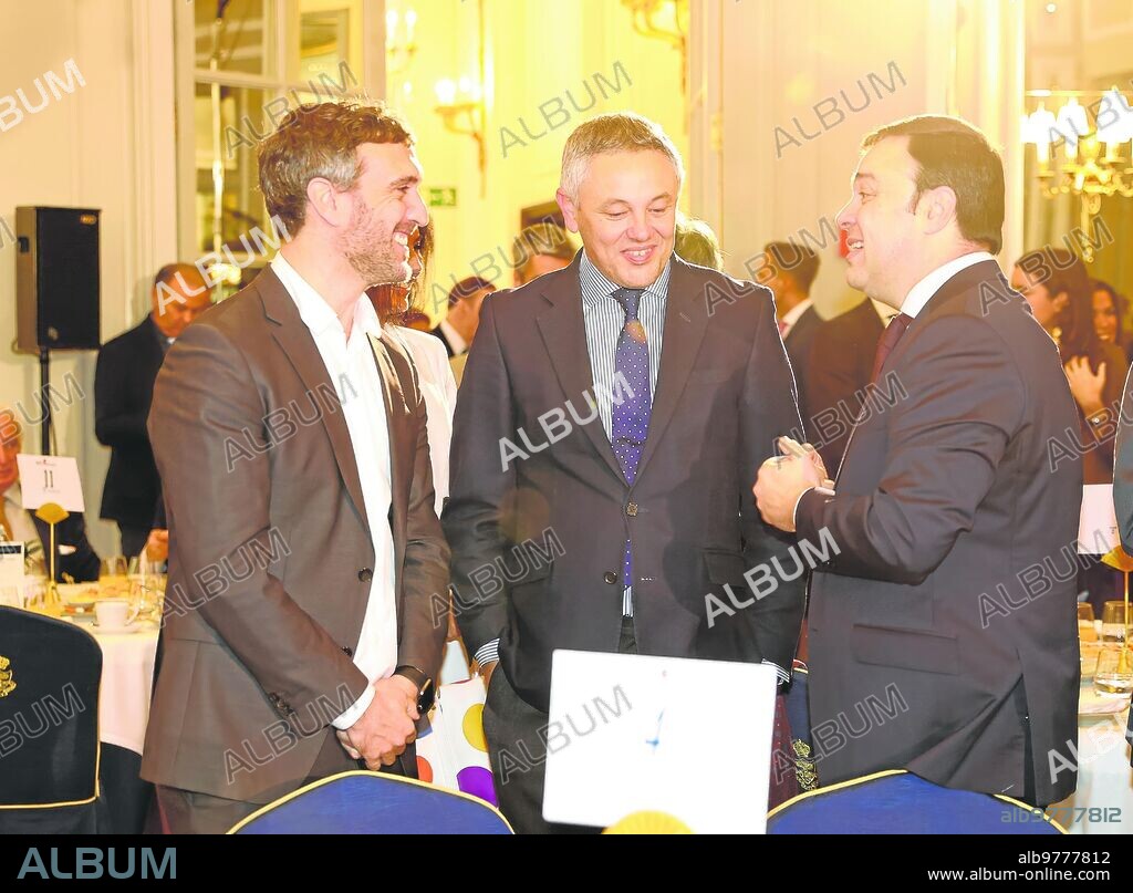Madrid, 11/22/2022. Luis Enríquez, CEO of Vocento, at the New Economy Forum. García Reyes, director of ABC de Sevilla, with Jesús Arroyo (right) Photo: Ernesto Agudo. ARCHDC.