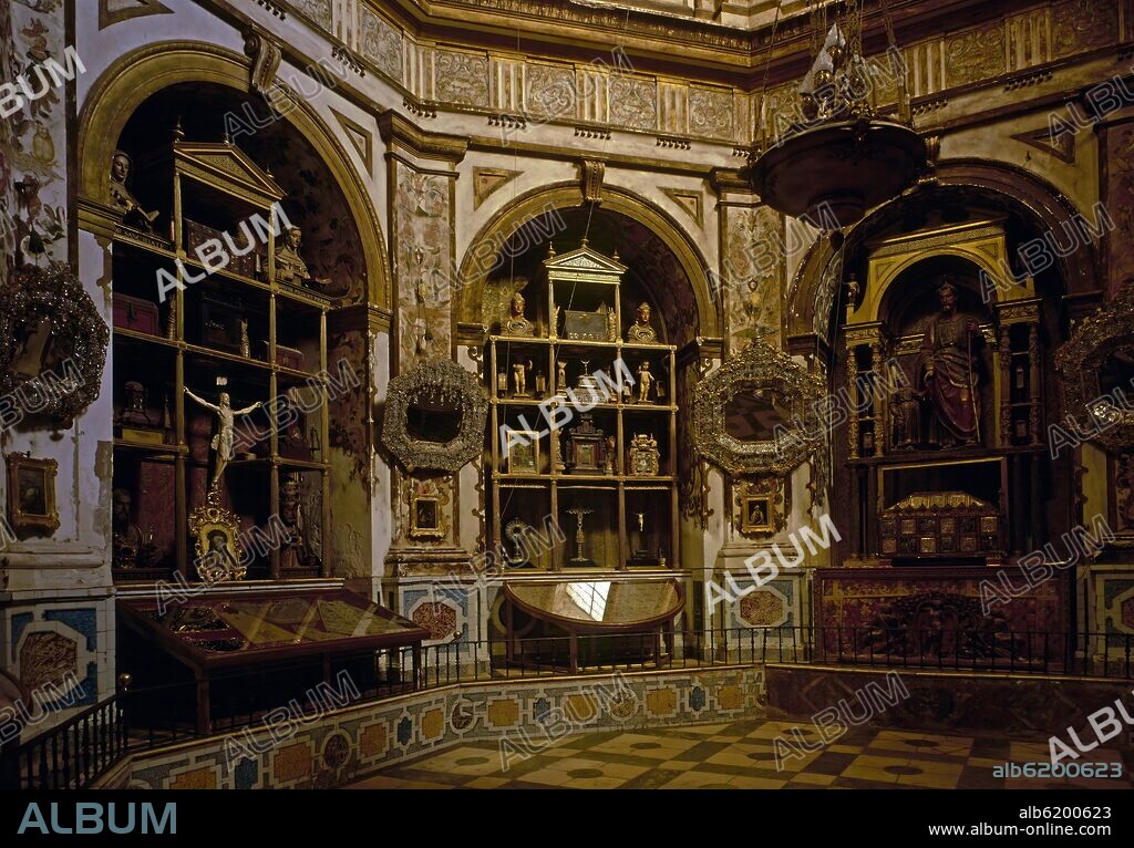 NICOLAS VERGARA (1540-1606). CAMARA DEL TESORO O CAPILLA DE SAN JOSE CONSTRUIDA A FINALES DEL SIGLO XVI Y DECORADA POR PEDRO SANCHEZ DELGADO - ESPEJOS DEL SIGLO XVII.