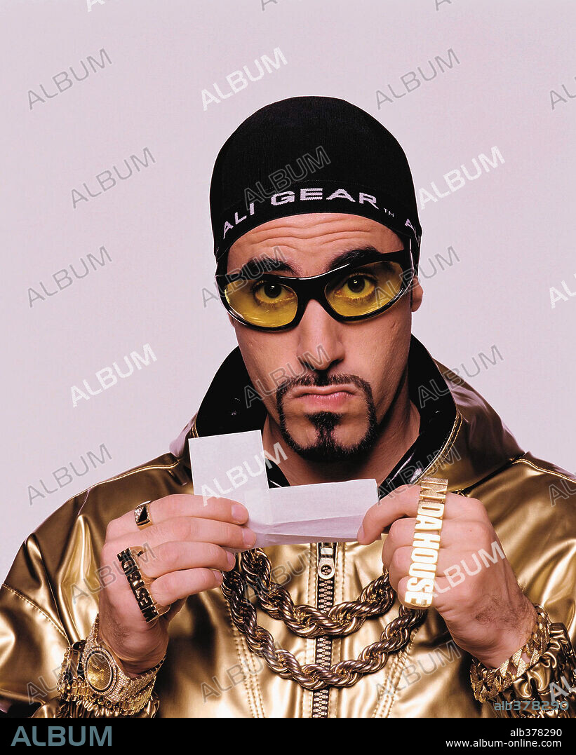 SACHA BARON COHEN in ALI G INDAHOUSE, 2002, directed by MARK MYLOD.  Copyright WORKING TITLE FILMS/TALKBACK PRODUCTIONS/FILMFOUR/WT2. - Album  alb378290