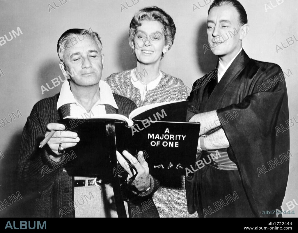 ALEC GUINNESS, MERVYN LEROY and ROSALIND RUSSELL in A MAJORITY OF ONE, 1961, directed by MERVYN LEROY. Copyright WARNER BROS.
