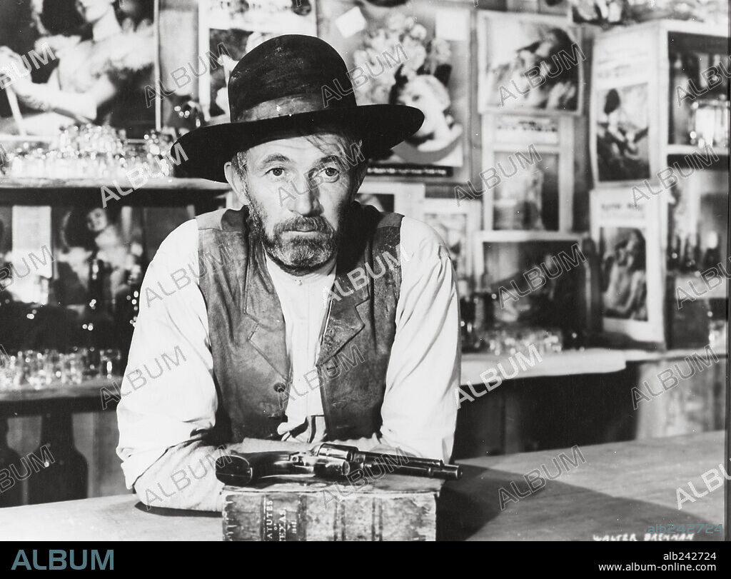 WALTER BRENNAN in THE WESTERNER, 1940, directed by WILLIAM WYLER. Copyright UNITED ARTISTS/SAMUEL GOLDWYN.