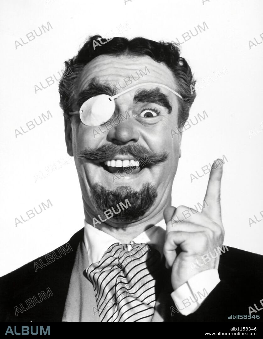 JACK LEMMON in IRMA LA DOUCE, 1963, directed by BILLY WILDER. Copyright UNITED ARTISTS.