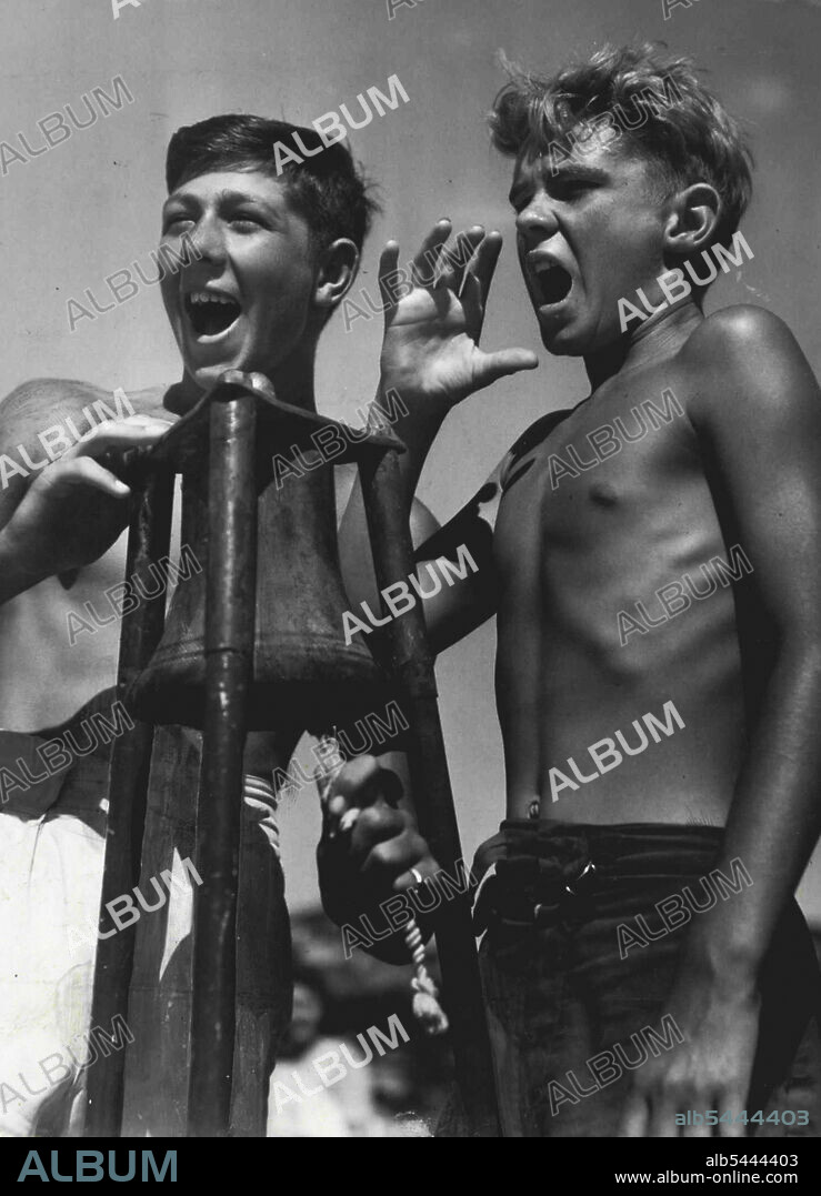 Shark-Spotters -- Alec Cahill 15, and John Carter 13, ready to warn bathers at Tamarama beach today. The boys are members of a gang who do voluntary shark-spotting during the school holidays. January 29, 1944.