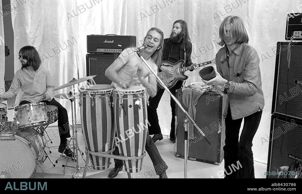 1971.. SVENSKAR - OCH DOM SPELAR OCKSÅ Popgrupperna November, Life och Fläsket brinner Sänt första gången 1971-03-08 Gruppen Fläsket brinner Progg persons: BO HANSSON;BENGT DAHLÉN;BILL ÖHRSTRÖM;ERIK DAHLBÄCK sites: SVERIGE.