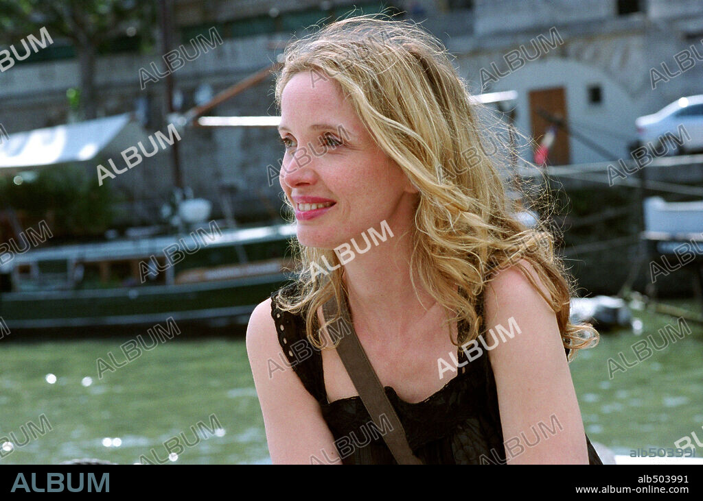 JULIE DELPY en ANTES DEL ATARDECER, 2004 (BEFORE SUNSET), dirigida por RICHARD LINKLATER. Copyright CASTLE ROCK ENTERTAINMENT.