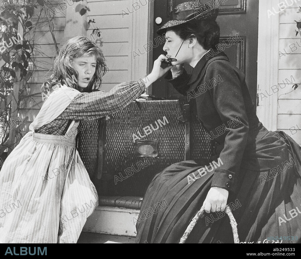 ANNE BANCROFT y PATTY DUKE en EL MILAGRO DE ANA SULLIVAN, 1962 (THE MIRACLE WORKER), dirigida por ARTHUR PENN. Copyright UNITED ARTISTS.