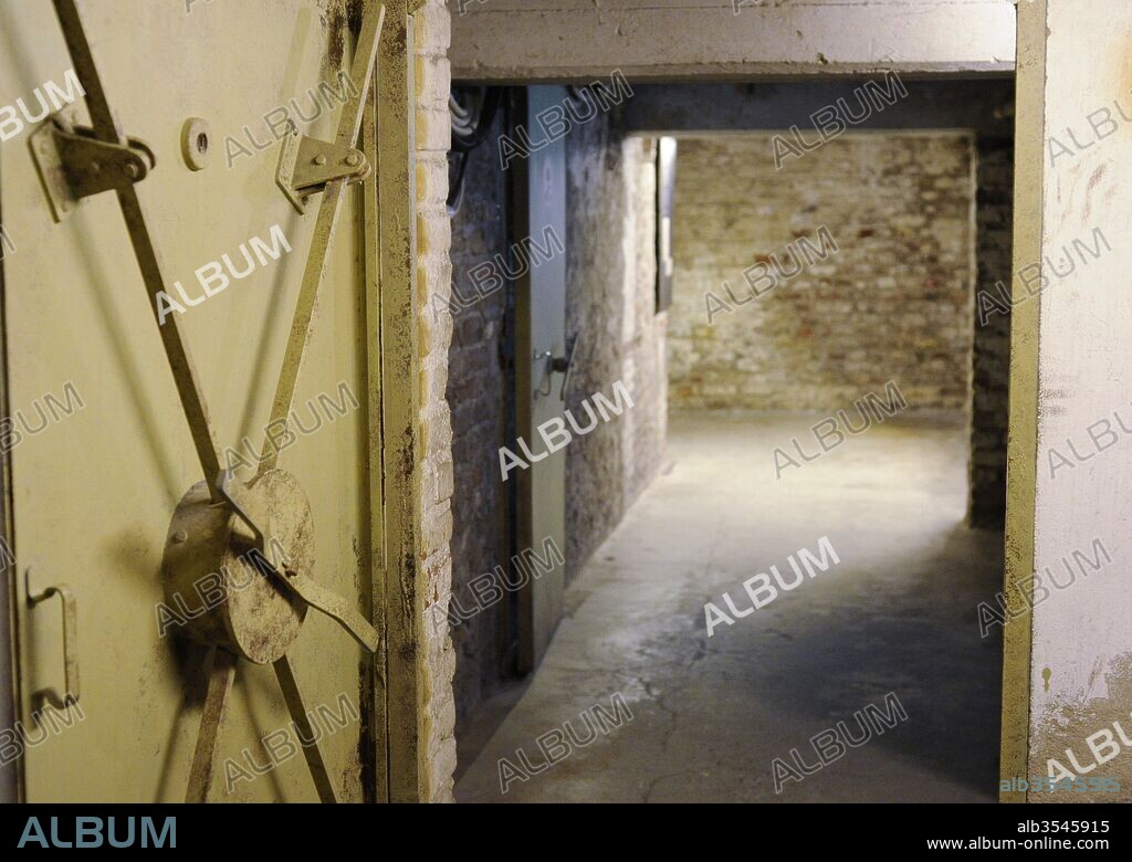 Centro de Documentación del Nacionalsocialismo. Museo Memorial de la Prisión de la Gestapo en la EL-DE House. Fundado en 1979. Fue la oficina central de la Policia Secreta del Estado (Gestapo) entre 1935 y 1945. Vista de la zona del búnker con el que se equipó al sótano del edificio durante su construcción, antes de ser utilizado por la Gestapo. Colonia. Alemania.