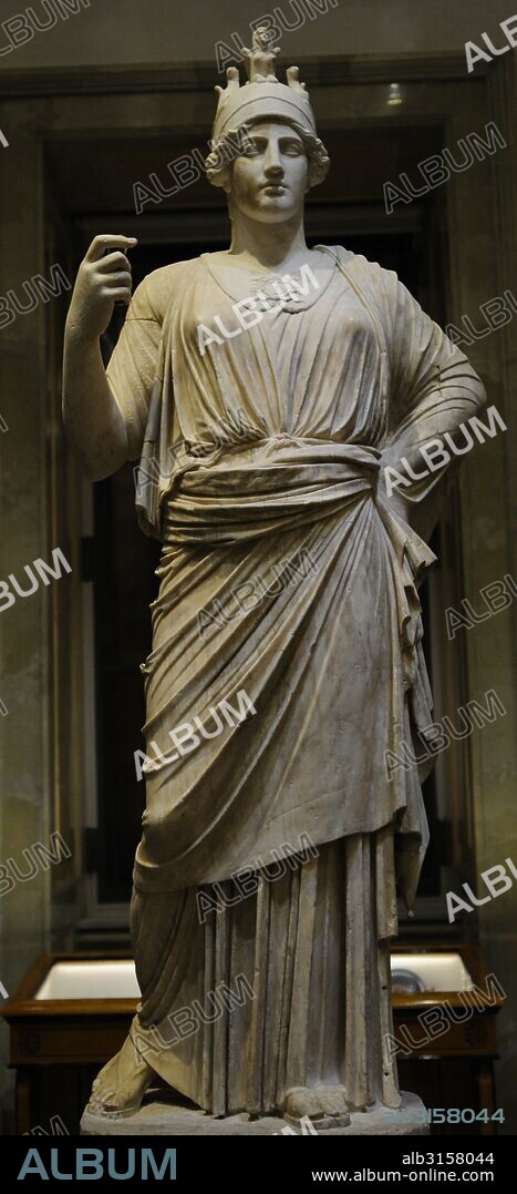 Atenea. Diosa de la guerra y la sabiduría. Mármol. Copia romana del siglo II d. C. de un original griego de finales del siglo V a. C. Roma. Museo del Hermitage (The State Hermitage Museum). San Petersburgo. Rusia.