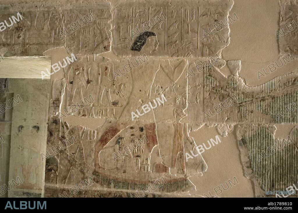 ARTE EGIPCIO. EGIPTO. TUMBA DE NEFER Y KA-HAY. Perteneciente a la V Dinastía. Fué construida por Nefer para su familia. De una única sala, y con un total de nueve tumbas. Relieve con restos policromados de figura masculina en una embarcación. IMPERIO ANTIGUO. NECROPOLIS DE SAKKARA. Egipto.