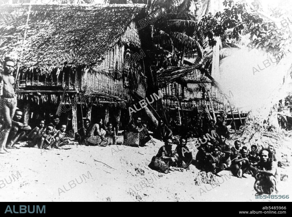 The ‘Sea Gypsies’ or Moken of the Andaman Sea, known in Thai as chao thalae or ‘people of the sea’, are divided into three groups. They number between 4,000 and 5,000, they live only on the coast, either in huts by the shore, or on craft that ply the coastal waters from the Mergui Archipelago in Burma to the Tarutao Islands in Southern Thailand. The largest Sea Gypsy group are the Urak Lawoi, numbering around 3,000. They live in simple shacks on beaches stretching south from Phuket to the Tarutao islands and make a living by fishing and beachcombing. Their two largest settlements are at Ko Sirey and Rawai in the southeast of Phuket island.