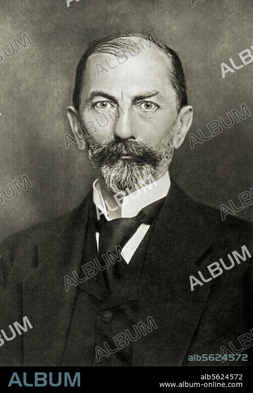 Havenstein, Rudolf President of the Reichsbank (fr. 1908; with his discount rate policy he was in part responsible for the inflation of the post-war period), Meseritz 10.3.1857 - Berlin 20.11.1923. Portrait photo, c. 1920 (Binder, Berlin).