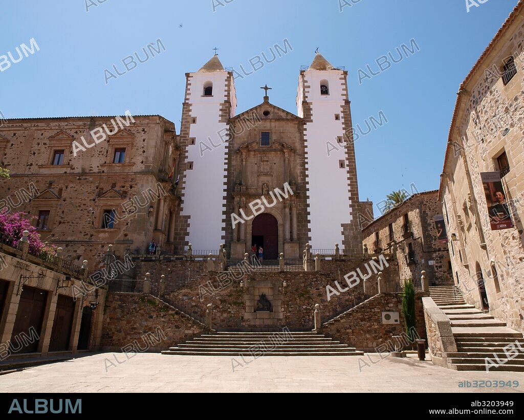 IGLESIA DE SAN FRANCISCO JAVIER EN LA PLAZA DE SAN JORGE  CACERES, EXTREMADURA.
