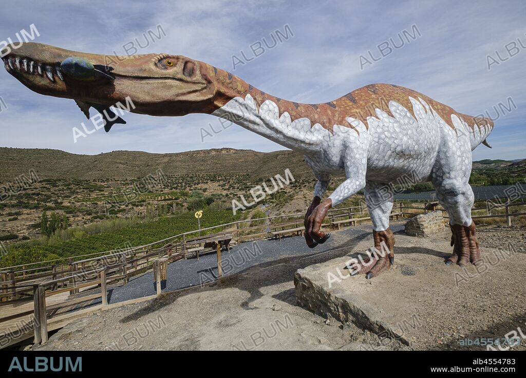 reproduccion a tamaño natural de un dinosaurio Baryonyx, Yacimiento de icnitas de La era del Peladillo, Igea, La Rioja , Spain, Europe.