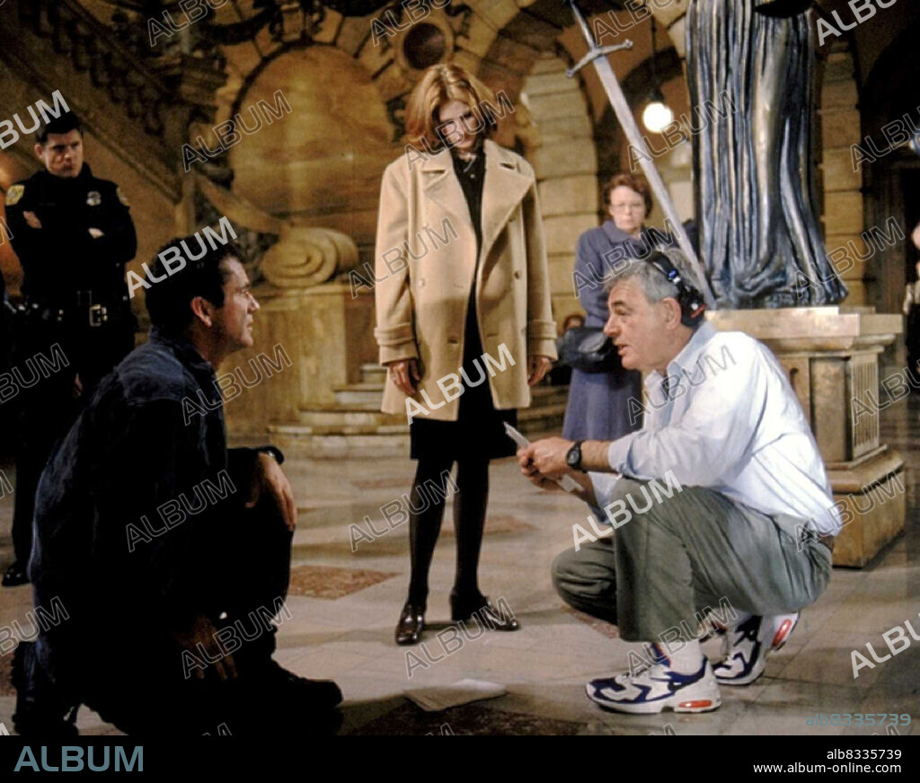 JULIA ROBERTS, MEL GIBSON y RICHARD DONNER en CONSPIRACION, 1997 (CONSPIRACY THEORY), dirigida por RICHARD DONNER. Copyright WARNER BROTHERS.