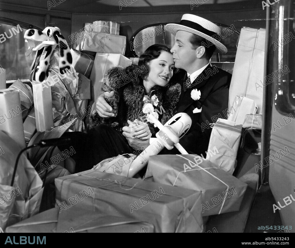 DICK POWELL and ELLEN DREW in CHRISTMAS IN JULY, 1940, directed by PRESTON STURGES. Copyright PARAMOUNT PICTURES.