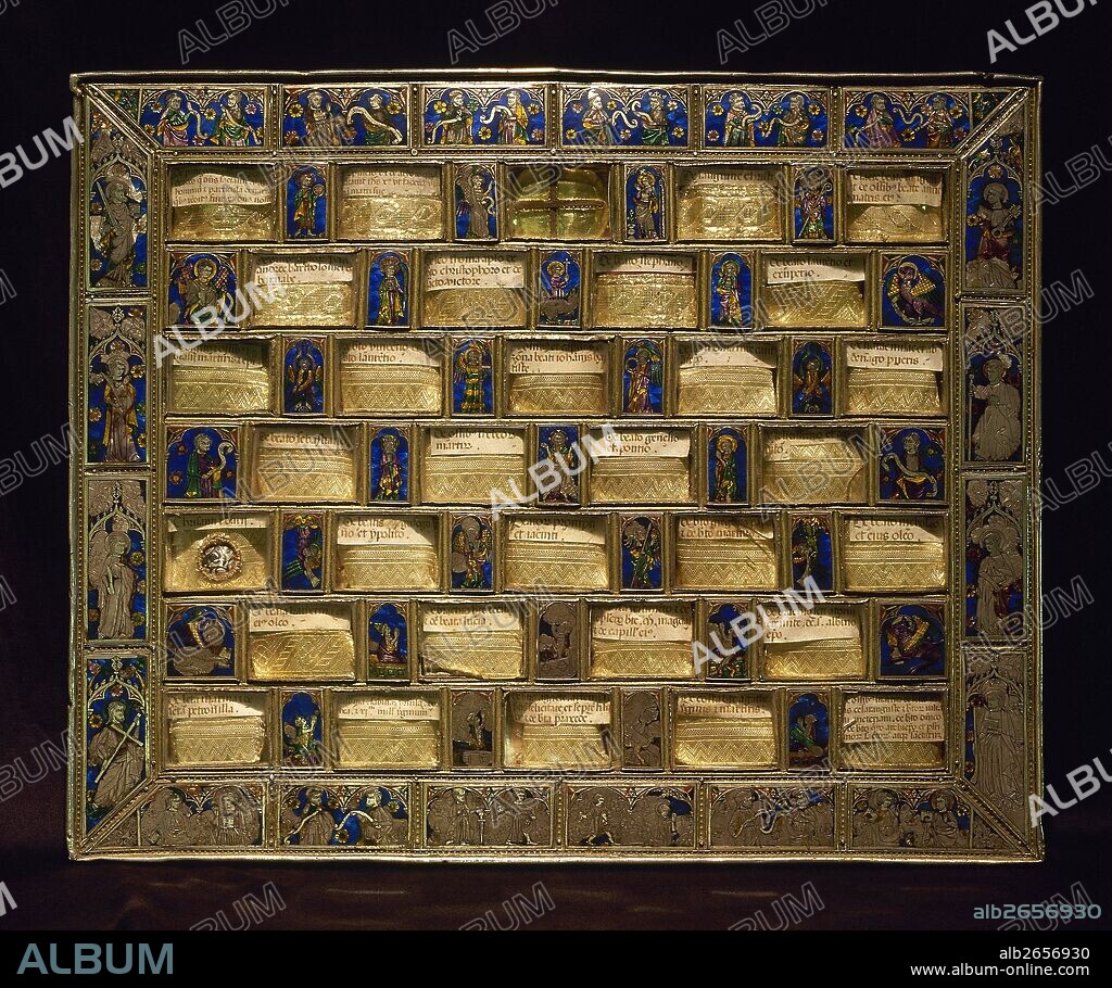"AJEDREZ DE CARLOMAGNO". Relicario gótico del siglo XIV. Realizado en Montpellier (Francia) en plata, oro y esmaltes. Museo de Roncesvalles. Navarra.