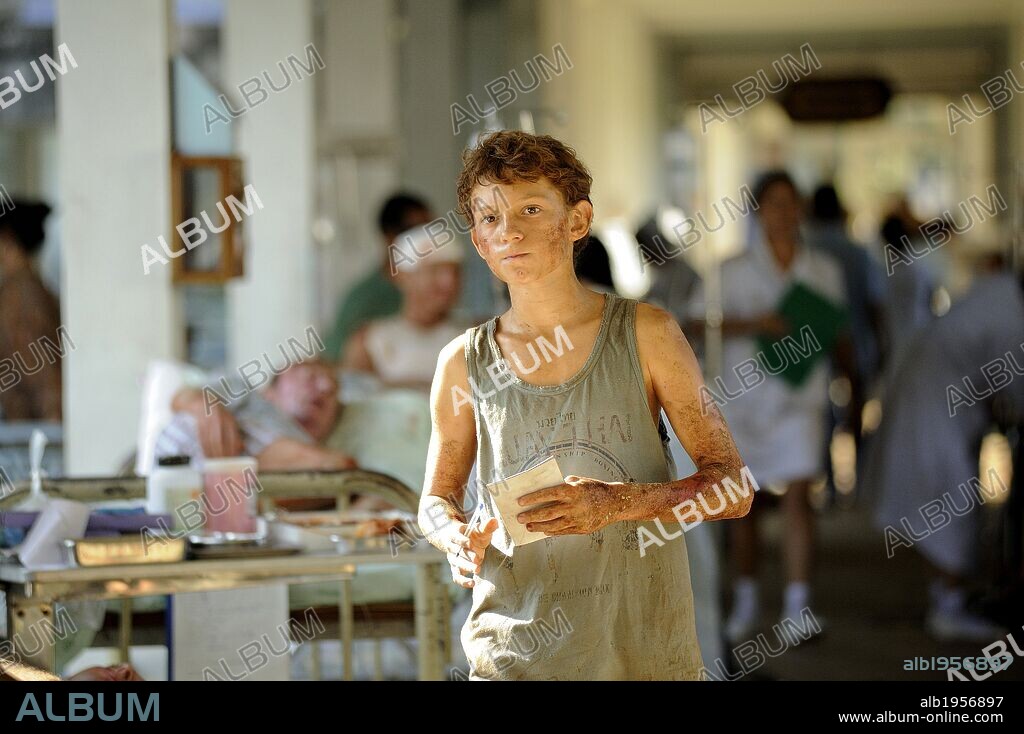 TOM HOLLAND dans THE IMPOSSIBLE, 2012, réalisé par JUAN ANTONIO BAYONA. Copyright APACHES ENTERTAINMENT.