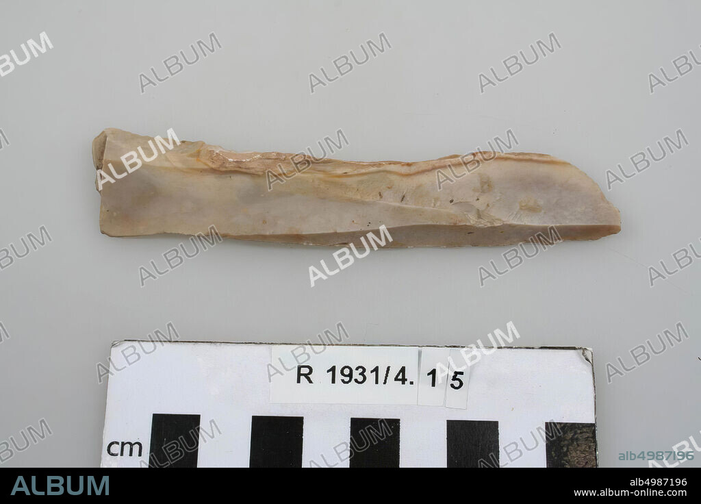Rough chip of milky white flint, chip, stone, flint, 11.4 x 2.4 x 0.9 cm, prehistory, France, unknown, unknown, dept. Yonne.