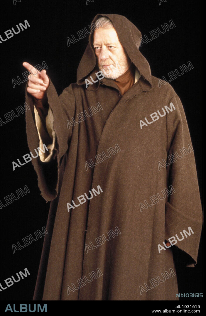 ALEC GUINNESS in STAR WARS: EPISODE IV-A NEW HOPE, 1977, directed by GEORGE LUCAS. Copyright LUCASFILM/20TH CENTURY FOX.