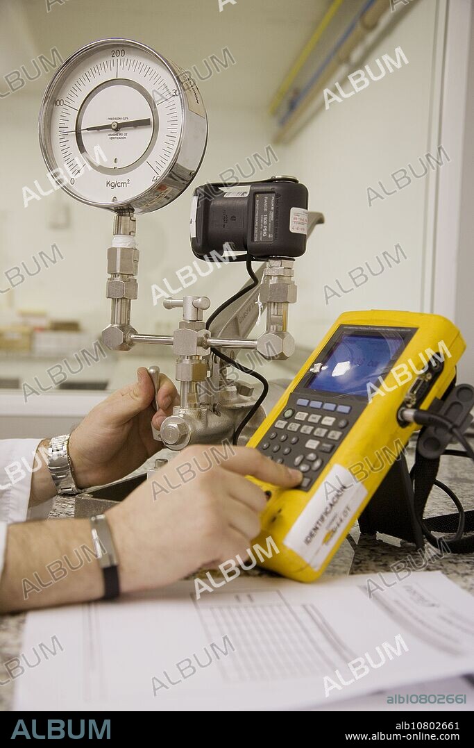 Manometer calibration. Calibration Laboratory. Technology and Research Centre. Inasmet-Tecnalia Foundation, San Sebastian, Gipuzkoa, Euskadi. Spain.