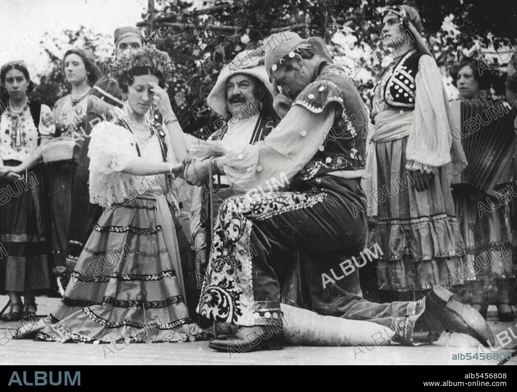 Romany Marriage At Baildon Yorkshire - The left hand of the Bridegroom and the right hand of the bride bound together with a Mystio Silken cord knotted in seven places, after their hands had been out to allow their blood to mingle. The Romany wedding of two Gypsies, Leon Petulengro, Nephew of Gypsy Petulengro, King of the gypsies, to Illeana Smith, took place with all the centuries old Romany wedding ritual at Baildon, Yorkshire, yesterday afternoon. The Romany ceremony which was performed by Xavier Petulengro, King of the Gypsies and which took place on the moors, was preceded by a service at Baildon Parish Church by the Vica.R. The couple afterwards rode away on horseback to the Romany ceremony accompanied by Gypsy musicians. August 30, 1937. (Photo by Keystone).