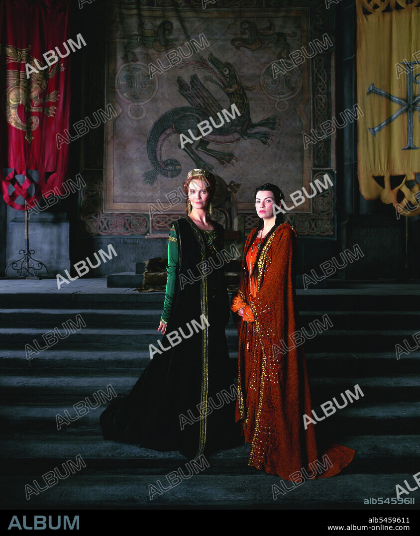 JOAN ALLEN y JULIANNA MARGULIES en LAS BRUMAS DE AVALON, 2001 (THE MISTS OF AVALON), dirigida por ULI EDEL. Copyright TNT.