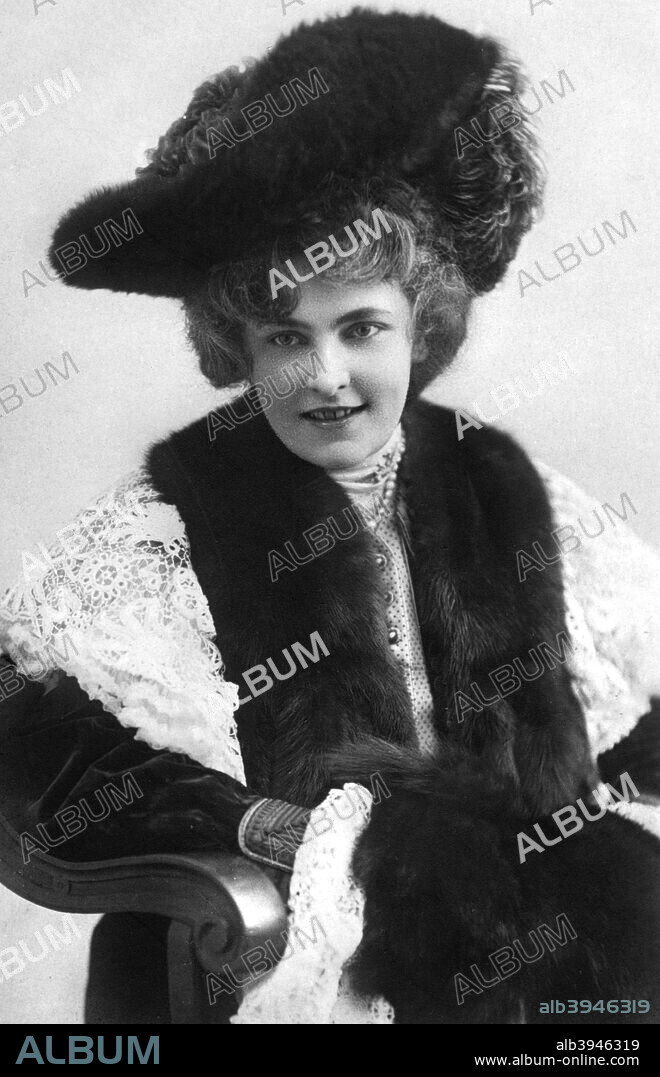Madge Lessing (1866-1932), German actress, 1900s. From the Rotary Photographic Series.