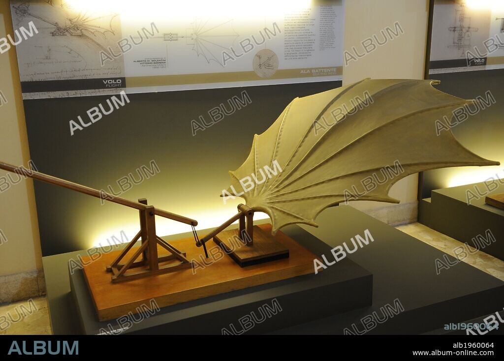 "Ala Batiente". Artilugio que aparece dibujado en un códice de LEONARDO DA VINCI (S. XV). Maqueta realizada e interpretada por Mario Alberto y Vittorio Somenzi, 1952. Este modelo es una interpretación de un estudio de una MAQUINA VOLADORA. Museo Nacional de la Ciencia y Tecnología Leonardo Da Vinci. Milán. Italia.
