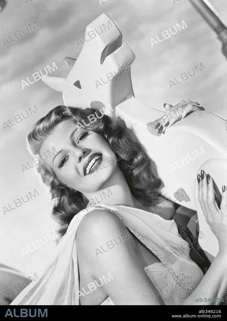RITA HAYWORTH en LA DIOSA DE LA DANZA, 1947 (DOWN TO EARTH), dirigida por ALEXANDER HALL. Copyright COLUMBIA PICTURES.