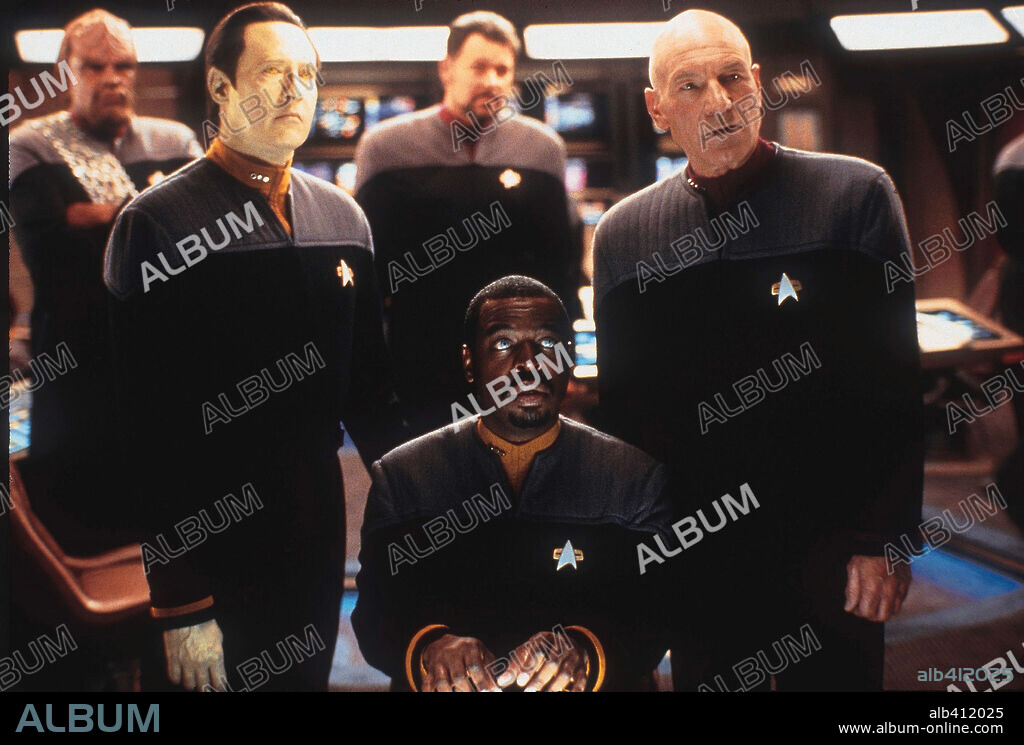 BRENT SPINER, JONATHAN FRAKES, LEVAR BURTON, MICHAEL DORN and PATRICK STEWART in STAR TREK: NEMESIS, 2002, directed by STUART BAIRD. Copyright PARAMOUNT PICTURES.