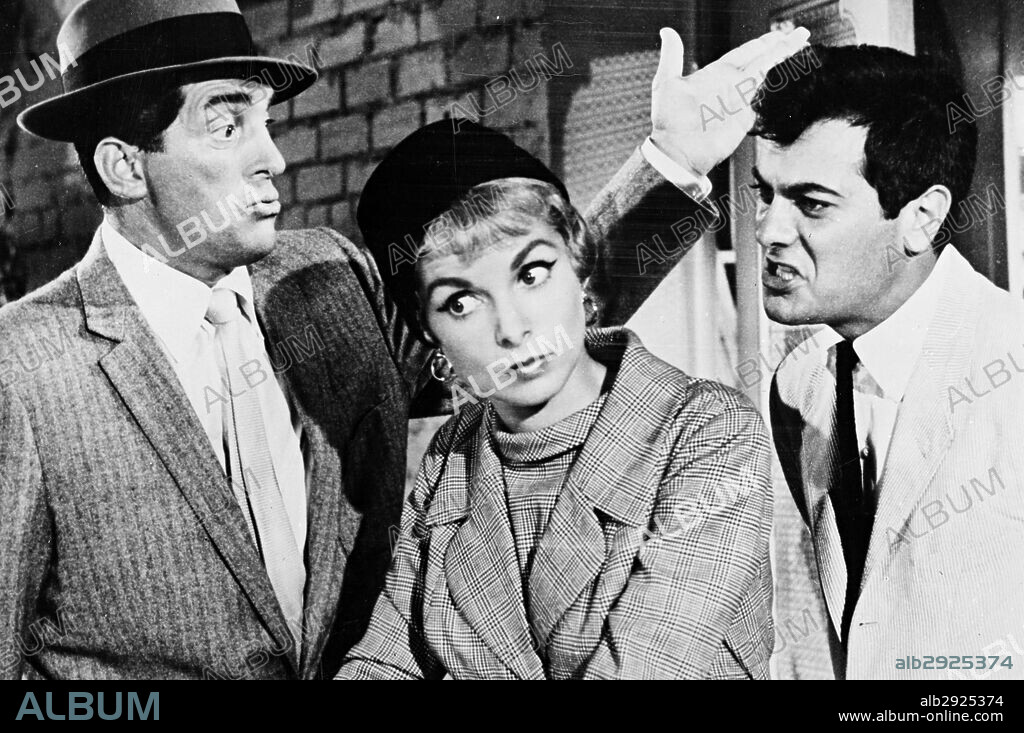DEAN MARTIN, JANET LEIGH y TONY CURTIS en QUIEN ERA ESTA CHICA?, 1960 (WHO WAS THAT LADY?), dirigida por GEORGE SIDNEY. Copyright COLUMBIA PICTURES.
