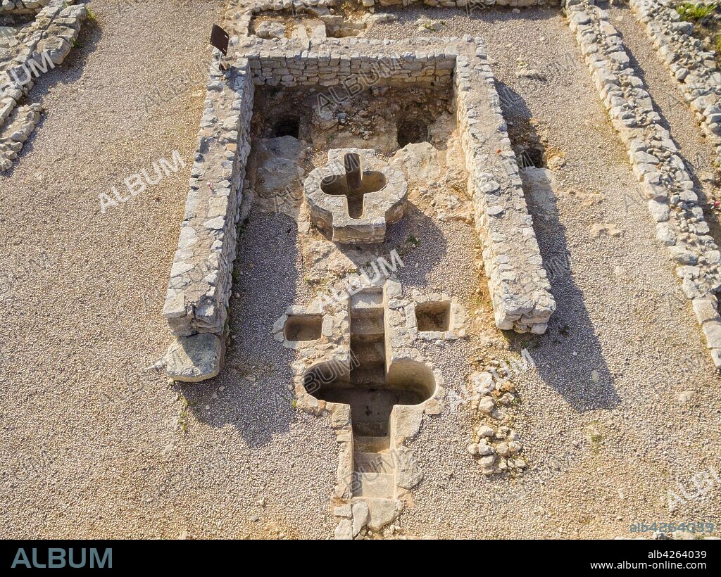 basilica paleocristiana Son Peretó , baptisterio, con doble piscina bautismal, siglos V-VI d.C, Manacor, Mallorca, balearic islands, spain, europe.
