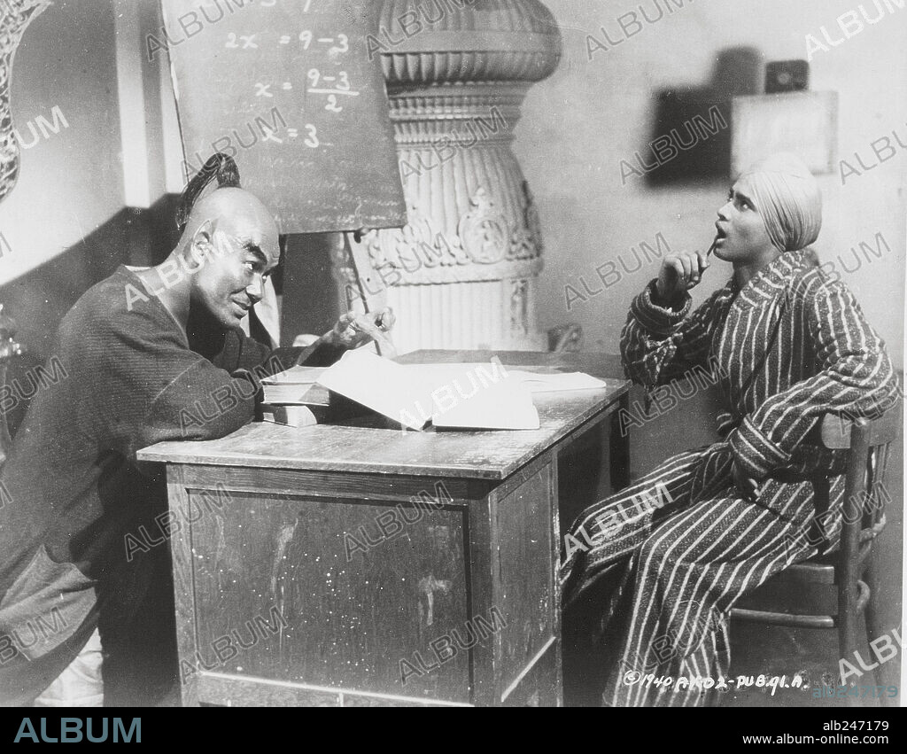 REX INGRAM (ACTOR) and SABU in THE THIEF OF BAGDAD, 1940, directed by ALEXANDER KORDA, LUDWIG BERGER, MICHAEL POWELL, TIM WHELAN, WILLIAM CAMERON MENZIES and ZOLTAN KORDA. Copyright KORDA.