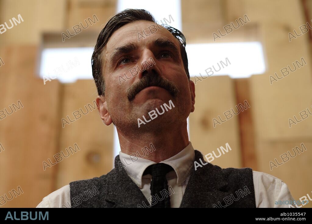 DANIEL DAY-LEWIS y PAUL DANO en THERE WILL BE BLOOD [POZOS DE AMBICION], 2007 (THERE WILL BE BLOOD), dirigida por PAUL THOMAS ANDERSON. Copyright GHOULARDI FILM COMPANY/PARAMOUNT VANTAGE/MIRAMAX FILMS / GORDON, MELINDA SUE.