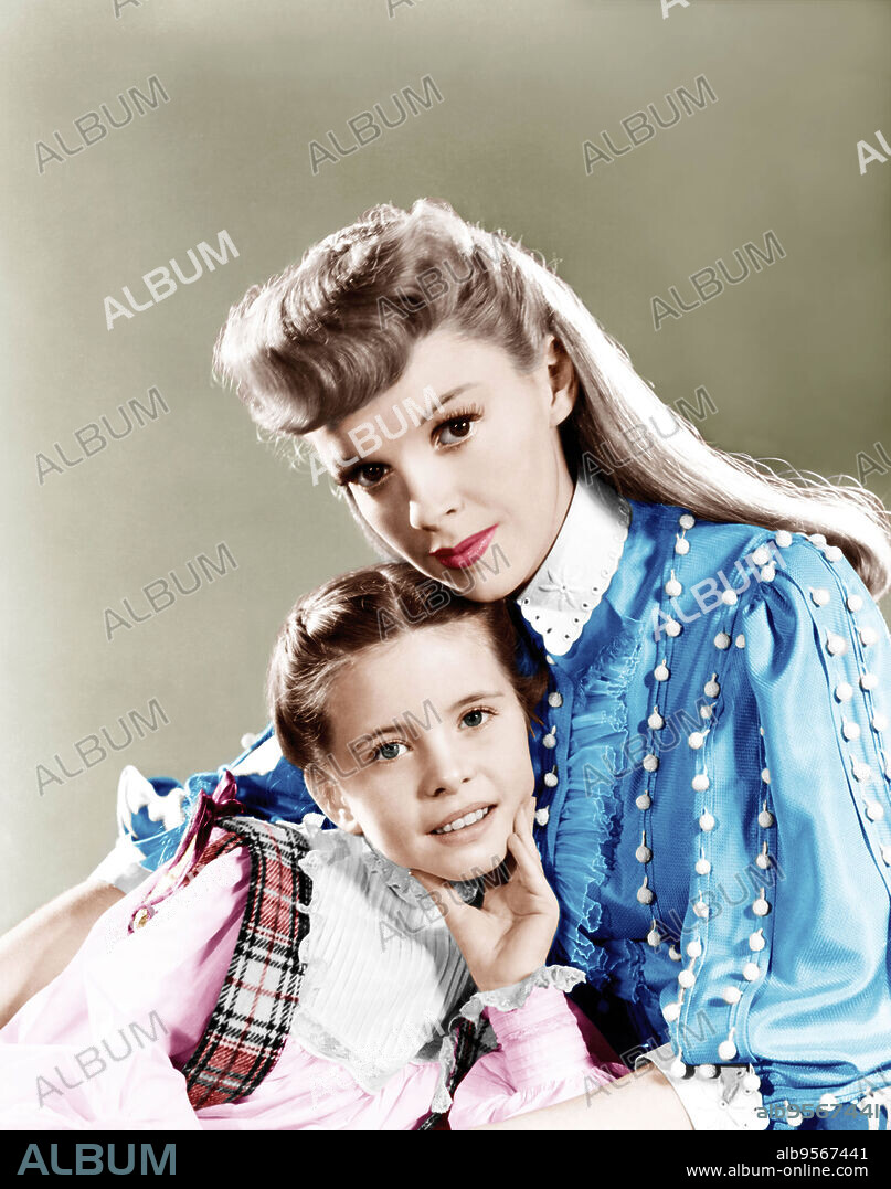 JUDY GARLAND and MARGARET O'BRIEN in MEET ME IN ST. LOUIS, 1944, directed by VINCENTE MINNELLI. Copyright M.G.M.