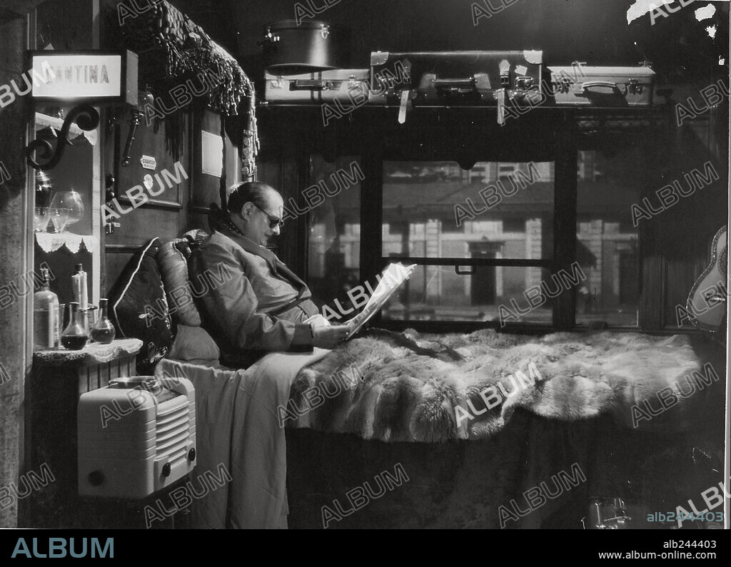 JUAN ESPANTALEON en ELOISA ESTA DEBAJO DE UN ALMENDRO, 1943, dirigida por RAFAEL GIL. Copyright CIFESA.
