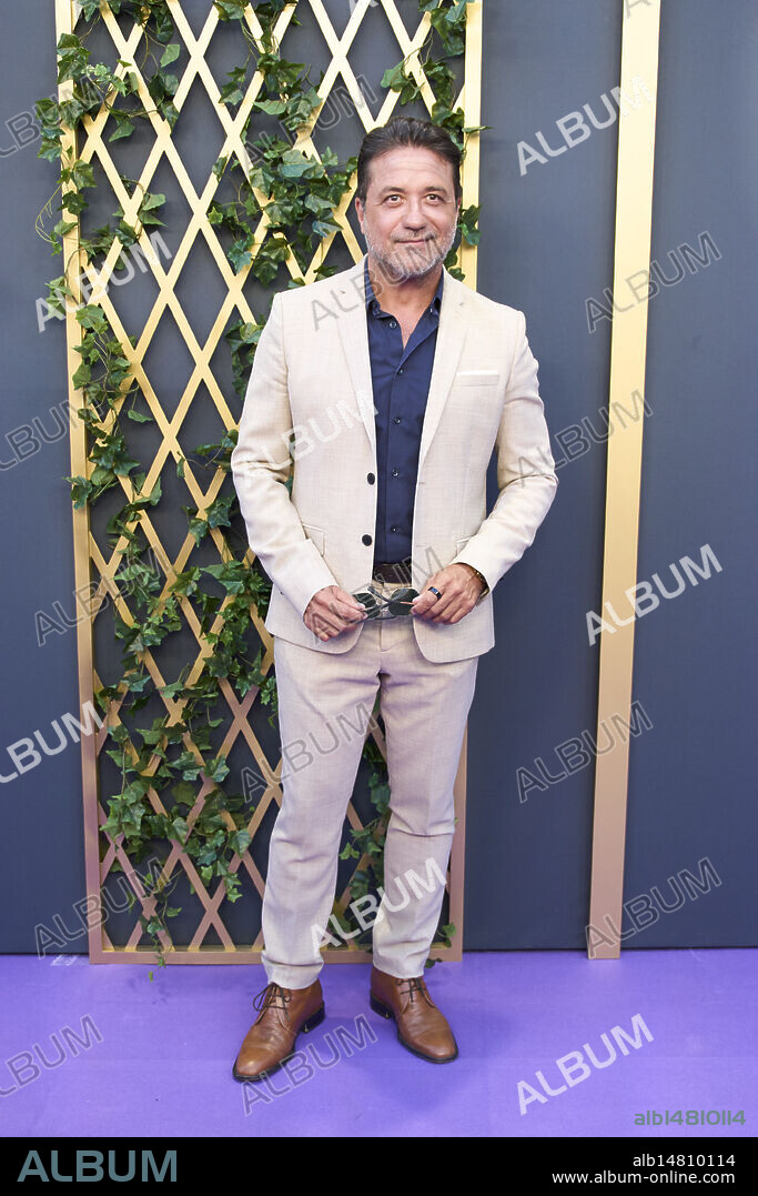 Enrique Arce attends 'Matices' Serie Premiere at Callao Cinema on May 28, 2025 in Madrid, Spain.