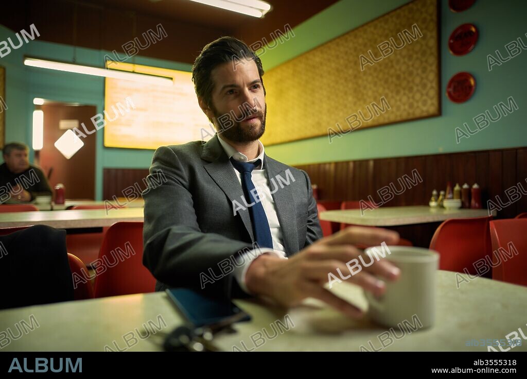 JIM STURGESS en HARD SUN, 2018, dirigida por NEIL CROSS. Copyright EUSTON FILMS. temporada 1.