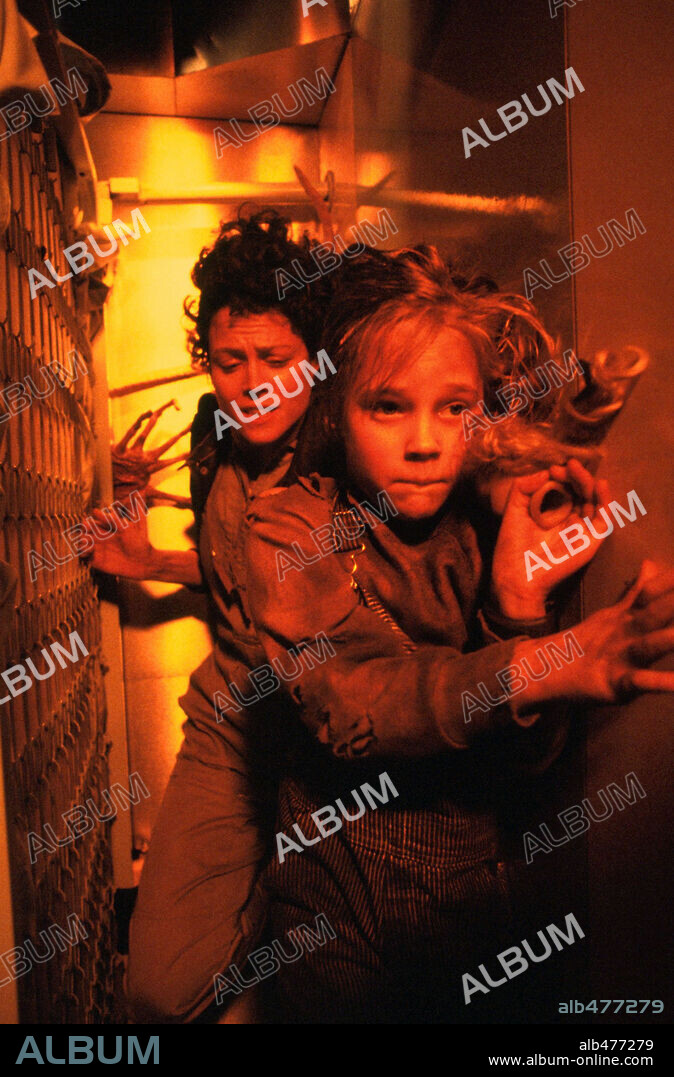 CARRIE HENN und SIGOURNEY WEAVER in ALIENS - DIE RÜCKKEHR, 1986 (ALIENS), unter der Regie von JAMES CAMERON. Copyright 20TH CENTURY FOX.