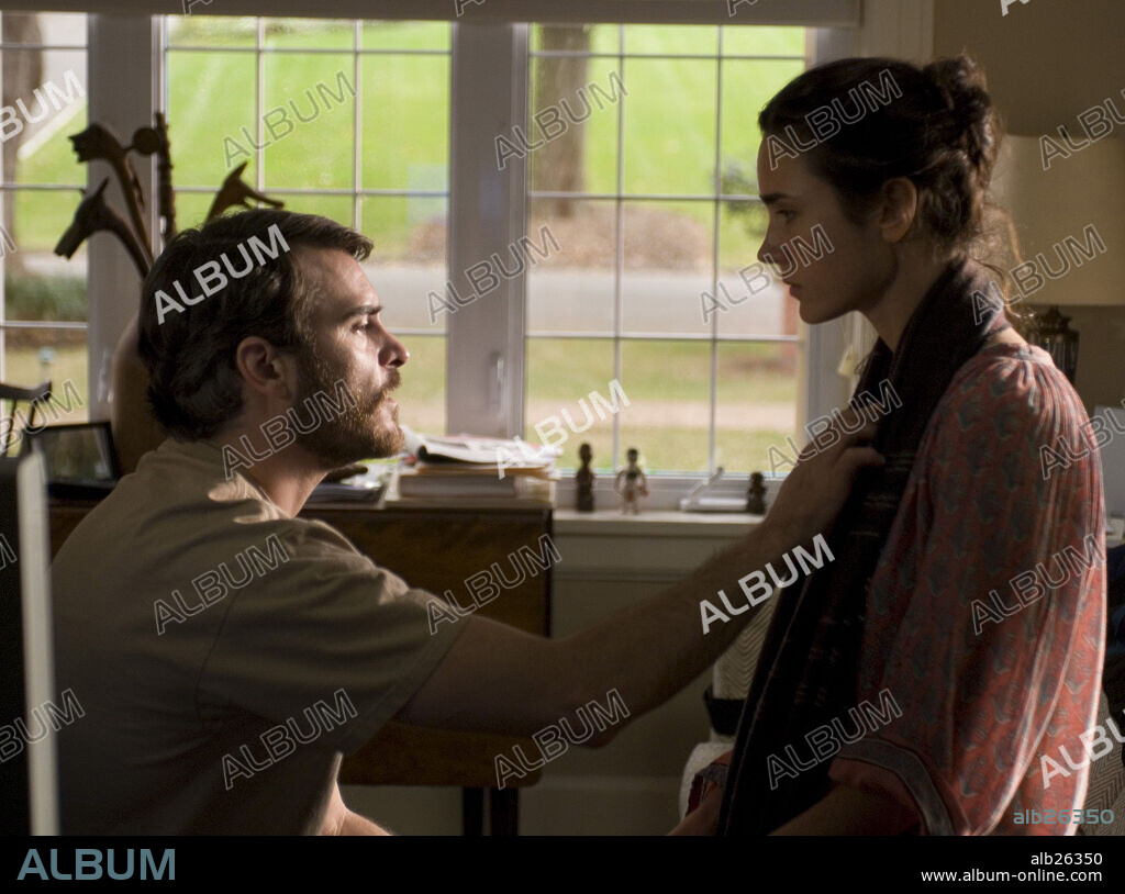 JENNIFER CONNELLY et JOAQUIN PHOENIX dans RESERVATION ROAD, 2007, réalisé par TERRY GEORGE. Copyright FOCUS FEATURES/RANDOM HOUSE FILMS/RESERVATION ROAD/MIRACLE P / POLAY, MACALL.
