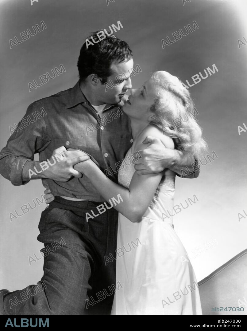 EVA MARIE SAINT and MARLON BRANDO in ON THE WATERFRONT, 1954, directed by ELIA KAZAN. Copyright COLUMBIA PICTURES.
