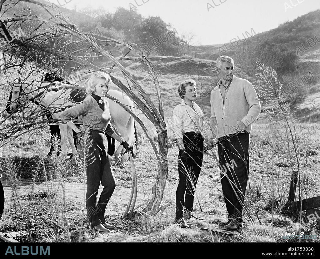 JEFF CHANDLER, JUNE ALLYSON and SANDRA DEE in A STRANGER IN MY ARMS, 1959. Copyright UNIVERSAL PICTURES.