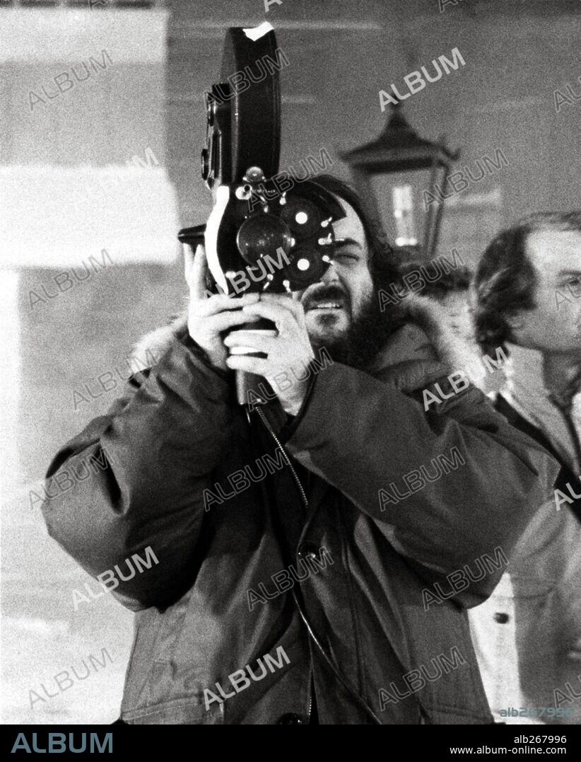 STANLEY KUBRICK en EL RESPLANDOR, 1980 (THE SHINING), dirigida por STANLEY KUBRICK. Copyright WARNER BROTHERS.