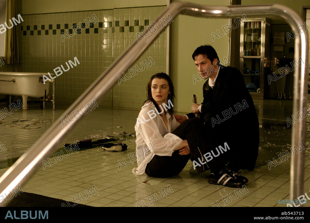 KEANU REEVES and RACHEL WEISZ in CONSTANTINE, 2005, directed by FRANCIS LAWRENCE. Copyright WARNER BROS. PICTURES / JAMES, DAVID.