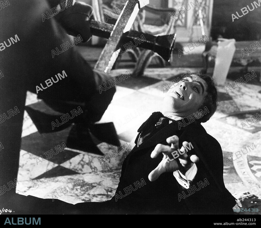 CHRISTOPHER LEE en DRACULA, 1958, dirigida por TERENCE FISHER. Copyright HAMMER FILM PRODUCTIONS.