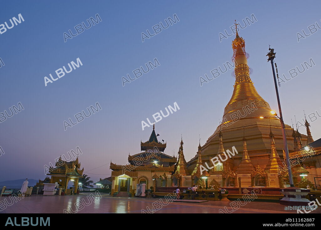 Kyaikthanian Paya temple and monastery, Mawlamyine (Moulmein), Mon State, Myanmar (Burma), Asia.