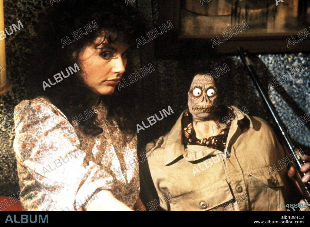 GEENA DAVIS in BEETLEJUICE, 1988, directed by TIM BURTON. Copyright GEFFEN FILM/WARNER BROTHERS.